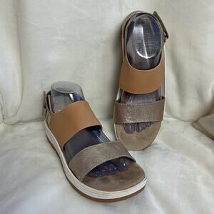 Bionica Yolanda Wedge Platform Sandal Tan and Gold Leather 9M 3393